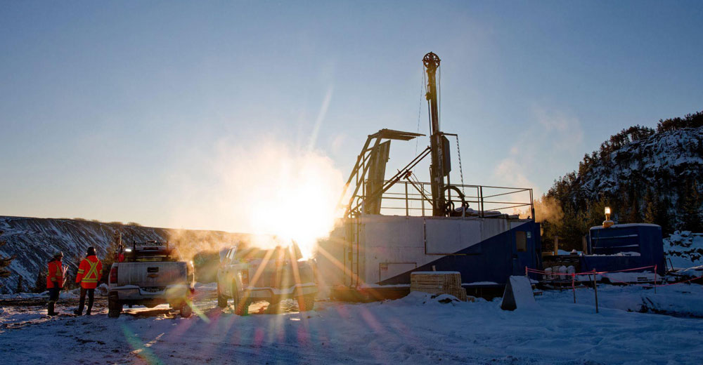 Hydrogen drilling rig at a Vema Hydrogen pilot well site in Quebec during winter operations